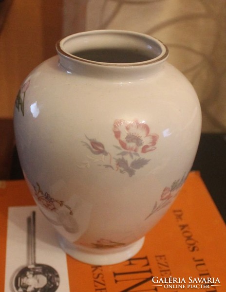 CROWN REGAL PORCELÁN váza . Mérete:16 cm magas