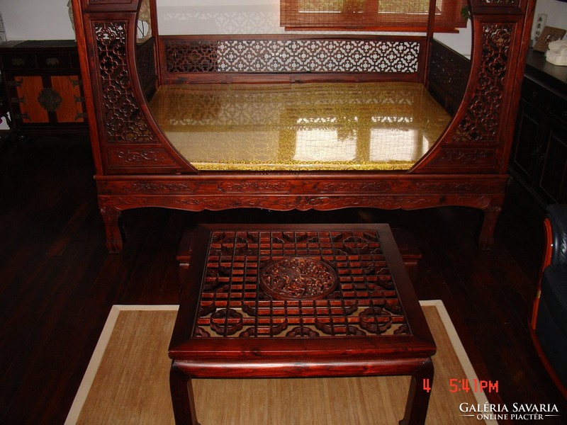 Csodálatos keleti, kínai faragott asztal!
