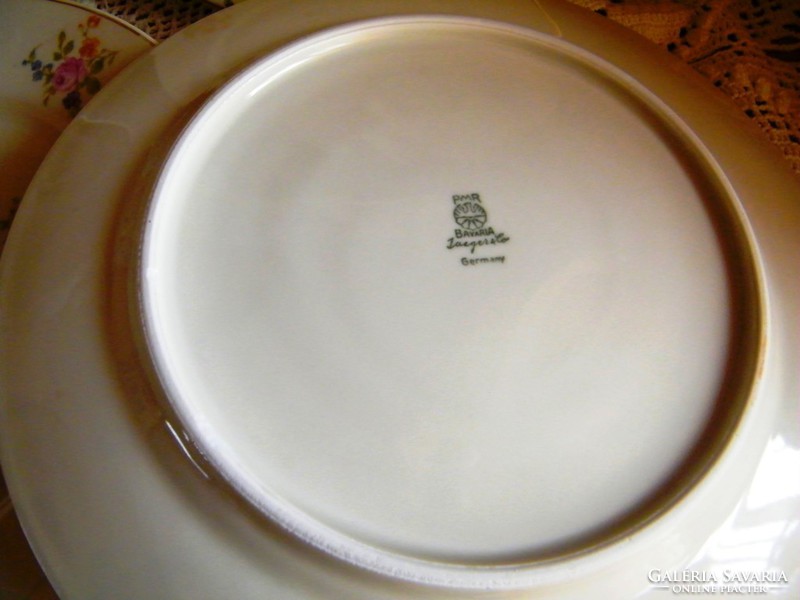 8 pieces of antique porcelain, 6 flat plates, 2 side dishes. 25 cm diam. XX
