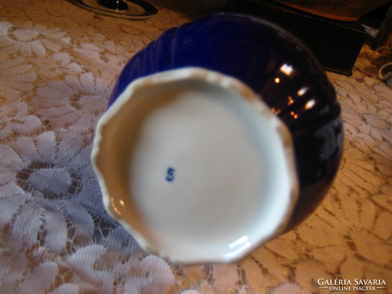 Zsolnay  kék- fehér  váza   10 x 12 cm