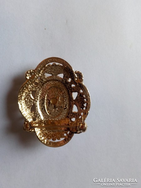 Retro fire-gilded camea brooch