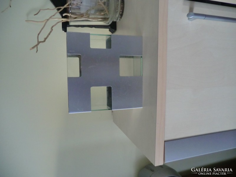 Váza üveg szögletes fém keretben 18x18x6 cm