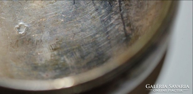 Ezüst fűszertartó üvegbetéttel Dianna fej 835‰ ezüstjellel lábai áttört mintázatú díszítéssel 