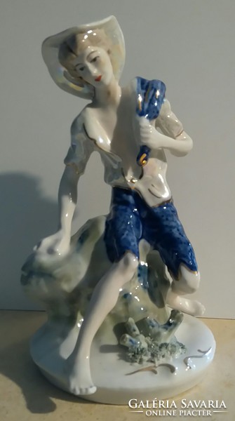 Large porcelain resting lad (27 cm)