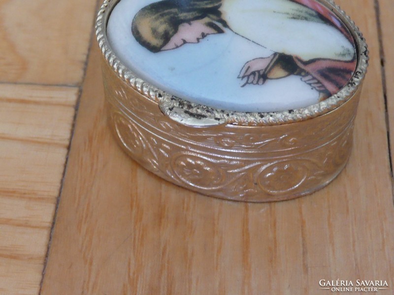Régi porcelán betétes fém szelence,  Jézus jelenettel, kegytárgy