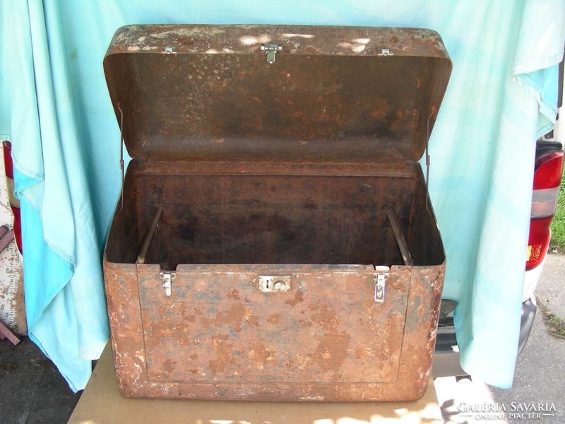 Oldtimer járműre csomagtartó box