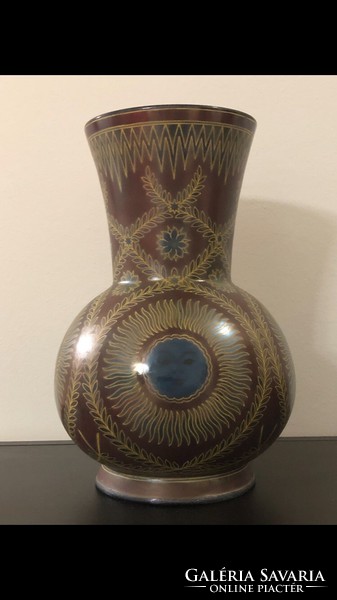 Zsolnay circle stamp vase from 1900.