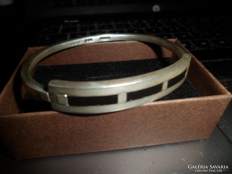 Silver bracelet / onyx