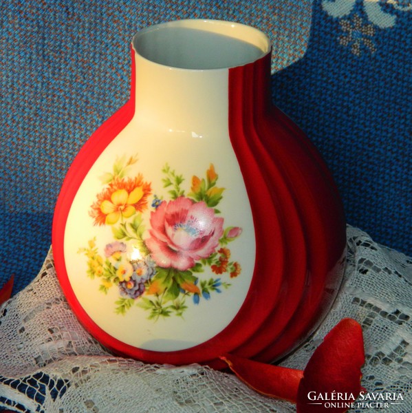 Special floral neuerer porcelain vase, red