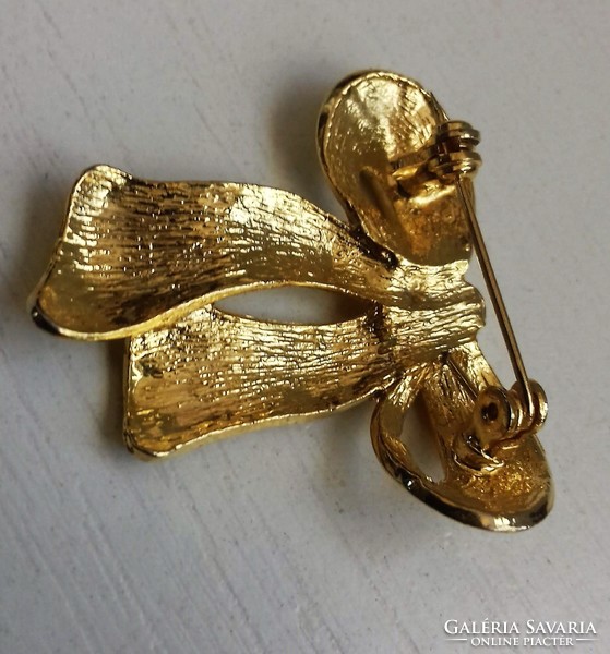 Gold-plated bow-shaped brooch decorated with small white polished stones