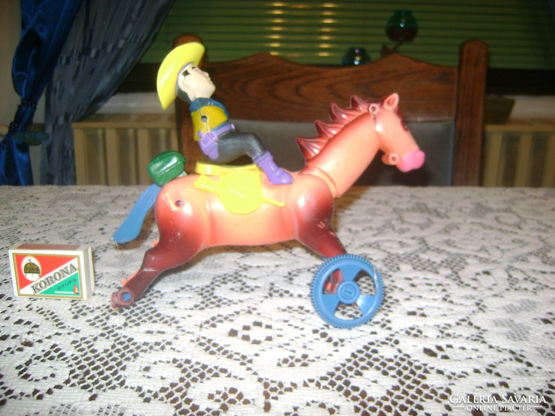 Régi bakelit játék - ló, lovassal - sérült, hiányos