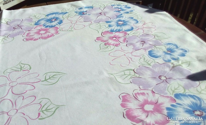 Linen tablecloth with floral pattern, 120 x 100 cm