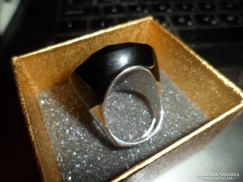 Design silver ring / onyx