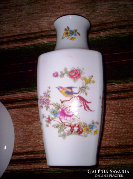 Porcelain vase with birds of Paradise from Hóllóháza xxx