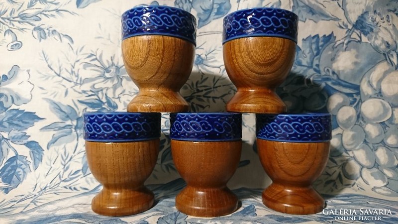 5 Cobalt blue embossed porcelain egg trays with varnished wooden bases