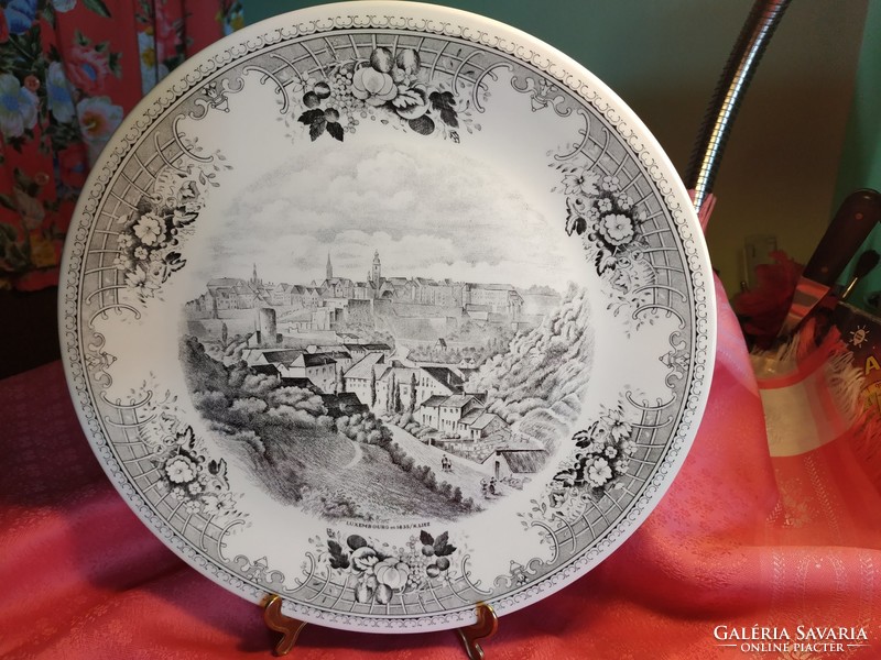 Villeroy § boch porcelain serving bowl, decorative plate