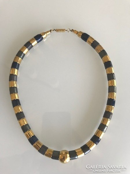 Különleges, arany és grafitszürke fémszemekből fűzött nyakék, 44 cm