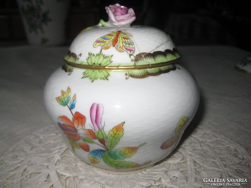 Old Herend vase diam. 11 X 13 cm, the cover needs to be repaired