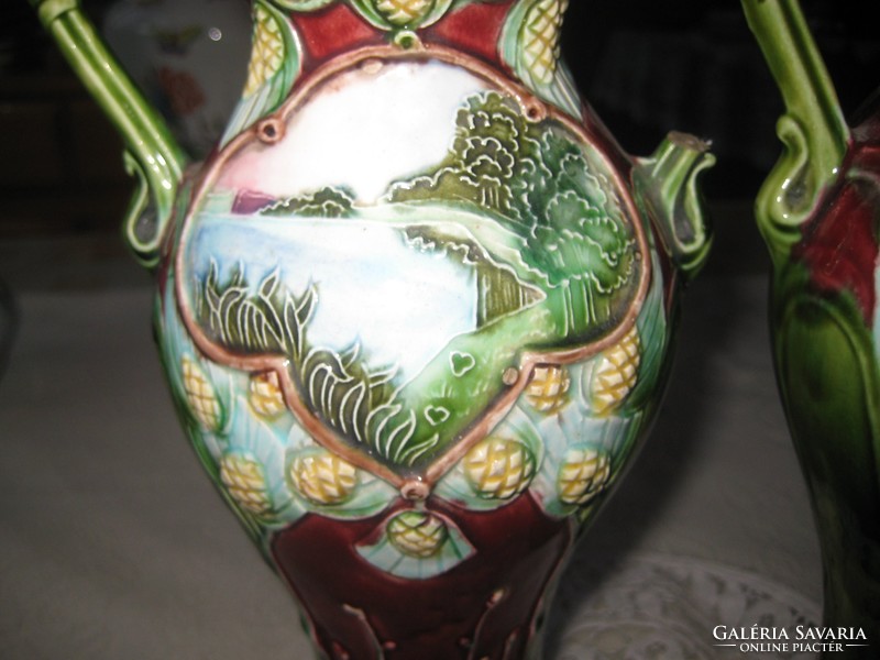 Majolika váza pár   ,  körmöcbányai   ,  26 cm