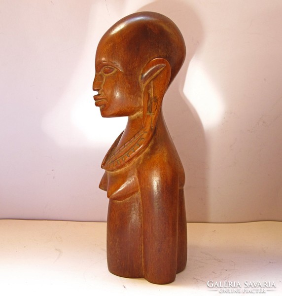Kenyai Maszáj nő.Régi,faragott fa szobor.