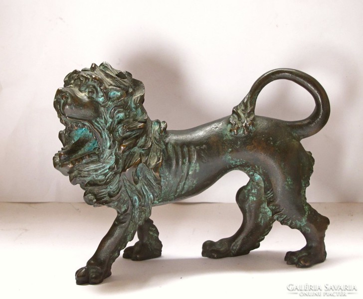 17-18. Century bronze lion statue.