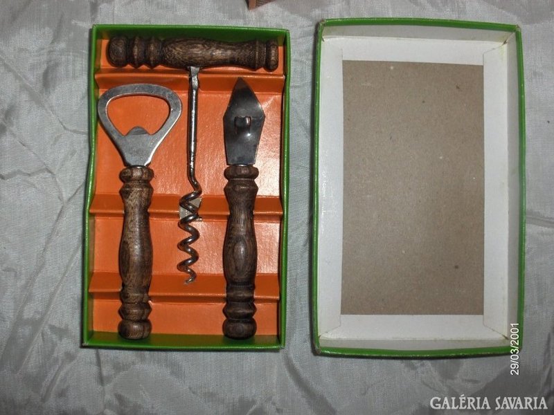 Retro corkscrew set in box