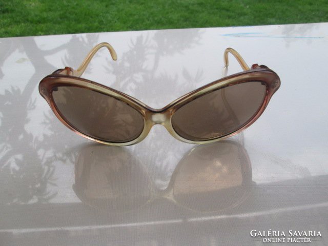 Retro desing női szemüveg valóban az '50-60-as évekből hibát