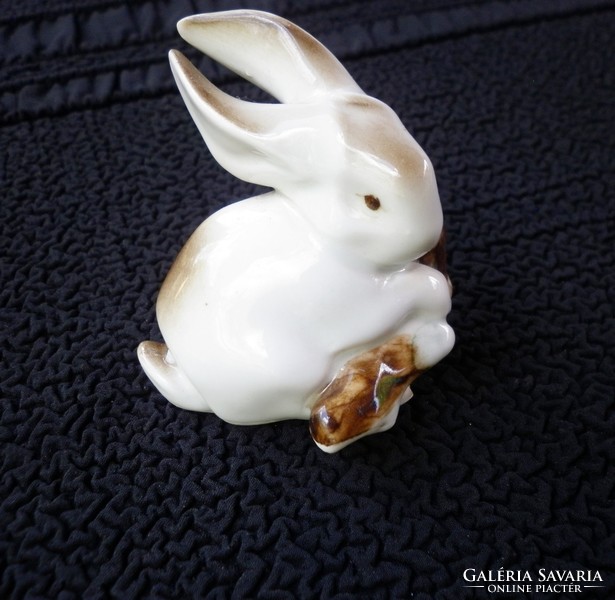 DIY bunny with Zsolnay shield seal