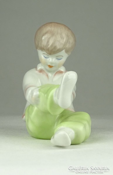 0X082 Jelzett Aquincumi porcelán kislány figura