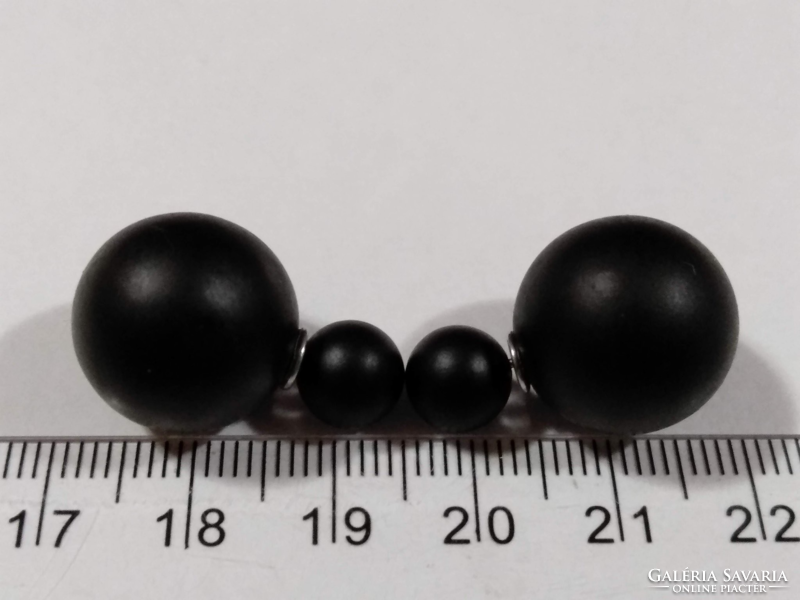 Double spherical earrings in 3 colors