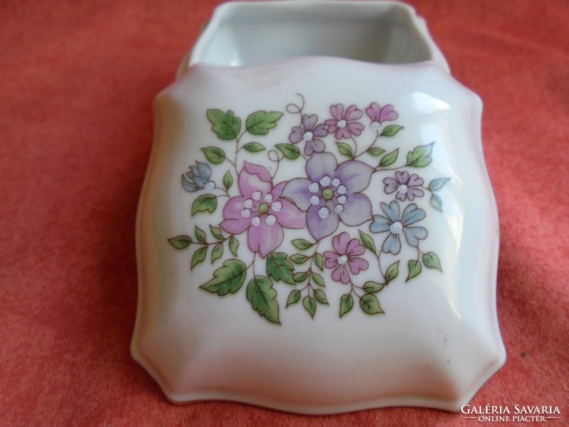 Zsolnay porcelán virágos bonbonier