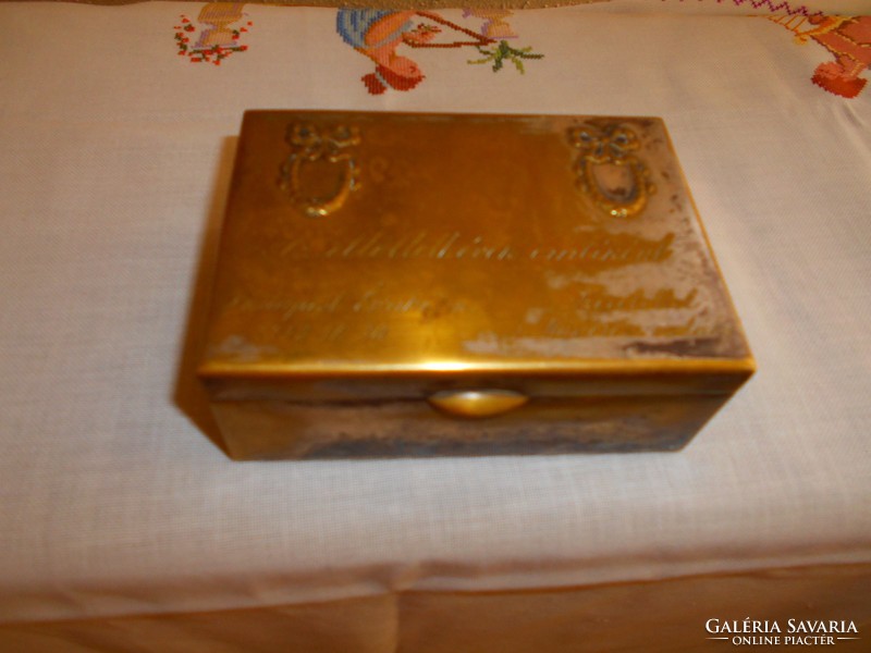 ARGENTOR(1932 év) jelzett asztali doboz  helyenként a régi ezüstözés nyomai