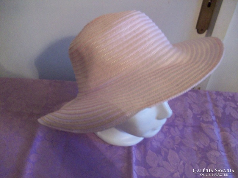 Fashionable summer women's hat