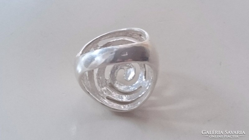 Ezüst gyűrű áttört díszítéssel 925 