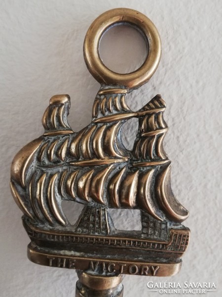 Díszes Antik réz hajós nyelű kefe 28 cm