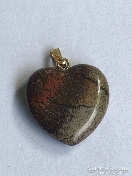 Jáspis szív alakú medál, 2 x 2 cm