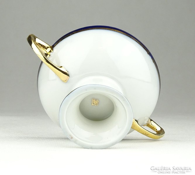 0X881 Régi jelzett,aranyozott porcelán vitrintárgy