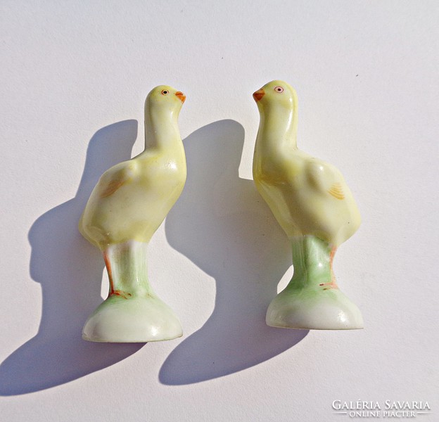 1930 A pair of Herend porcelain birds around