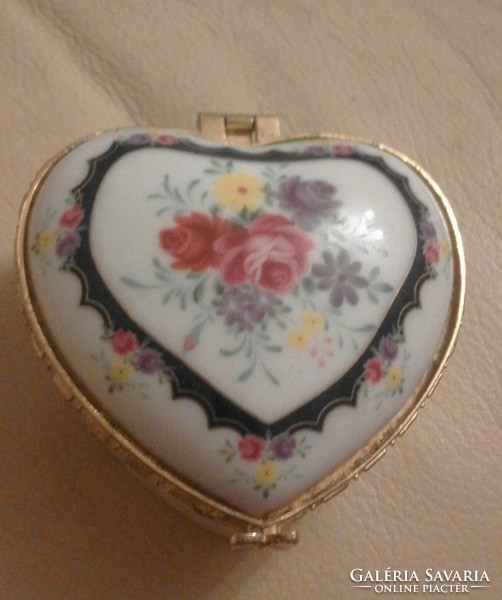 Heart shaped porcelain jewelry box