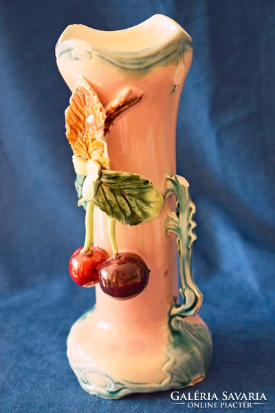 1850-1890-es évekből, Alt Wien, osztrák  majolika váza és asztalközép, sérülten.