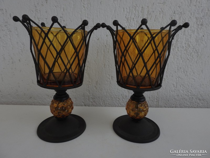 Impozáns méretű koronás kialakítású, talpas mustárszínű üvegbetétes dekor kupa pár