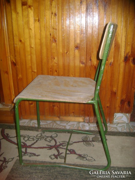 Retro csővázas iskolai szék, akár teraszra