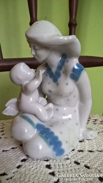 Ritka Orosz Porcelán Anya Gyermekével