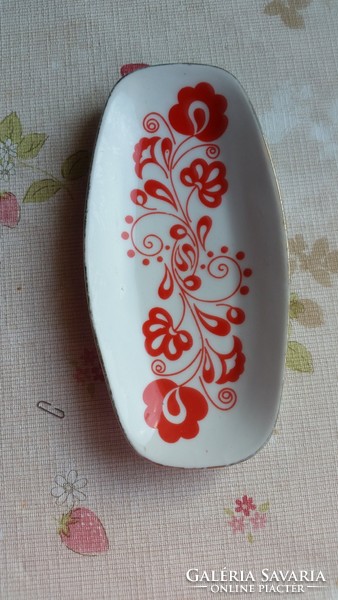 Zsolnay piros mintás porcelán tálka eladó!
