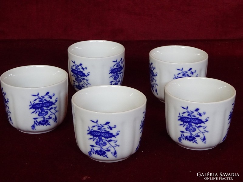 Cobalt blue onion pattern cup, 6 cm high, 7.5 cm diameter. He has!
