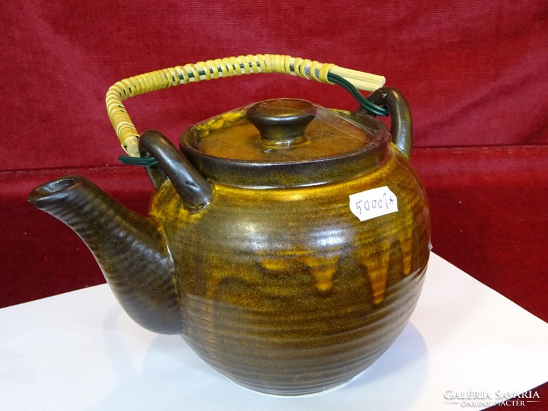 Ceramic teapot, largest diameter 15 cm, height 14 cm. He has!