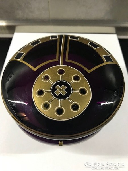 Art deco bonbonier in deep purple color, with rich gilding, 14 cm diameter!