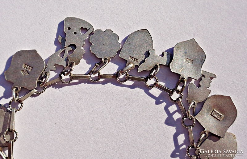 925- 18.7 cm. 20 pcs on a long chain. Enamel and other pendants, bracelets