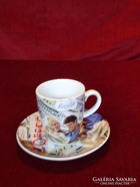 Italian quality porcelain coffee cup + placemat. It is richly patterned. He has!