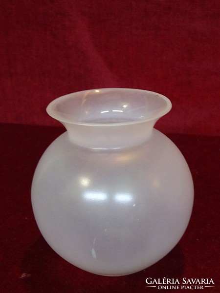 Opál üveg váza kézi festéssel, 13 cm magas. Legszélesebb átmérője 12 cm. Vanneki! Jókai.
